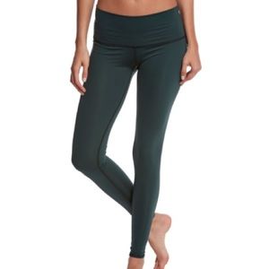 Teeki hunter green ‘hot pant’